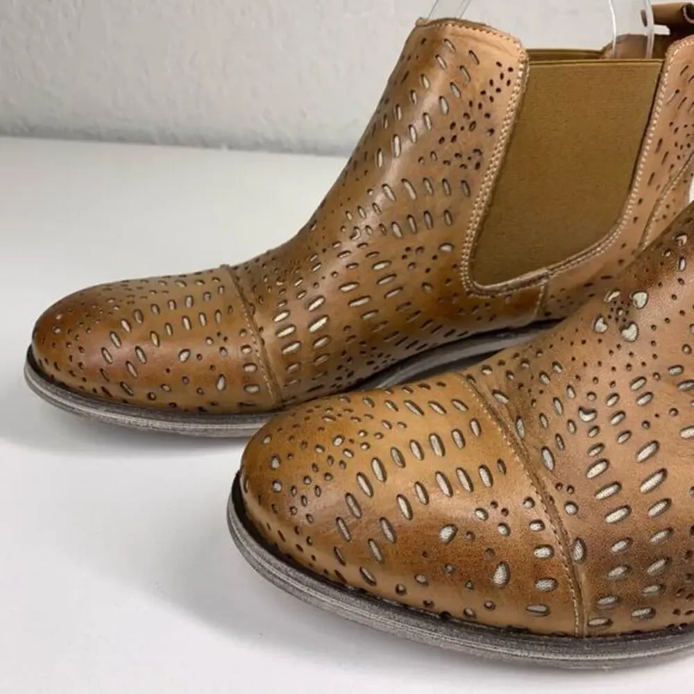 GARNET HILL Brown‎ Leather Laser-Cut Eyelet Chelsea Boots Size 8
